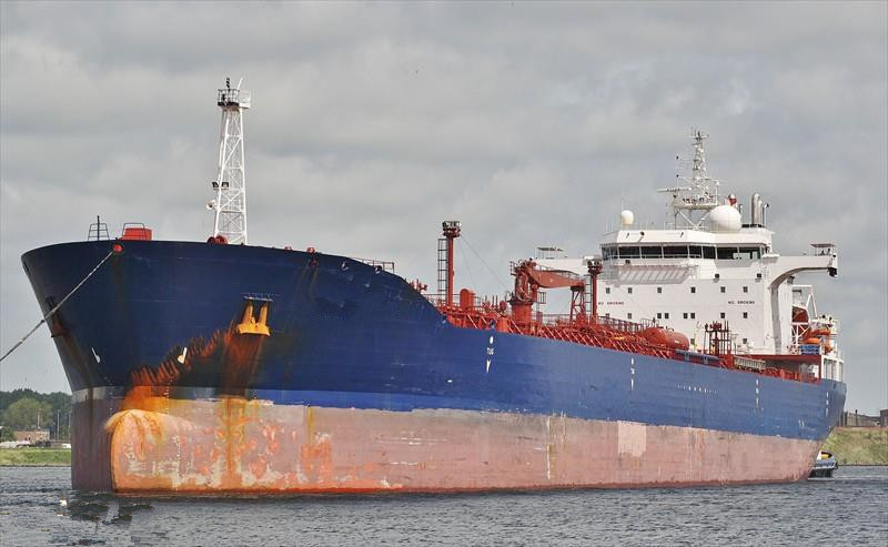 出售2艘46700吨油化船 