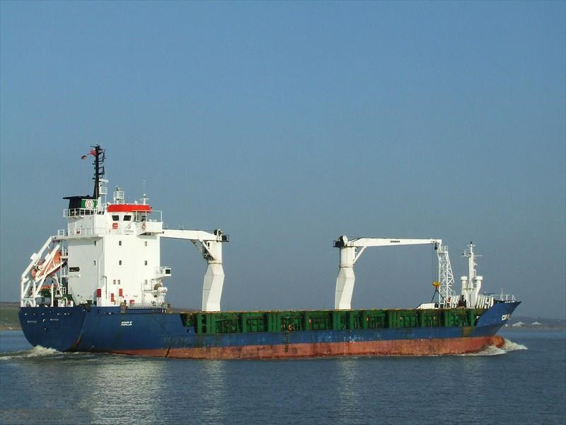 出售天津新港98年造5064吨多用途货船