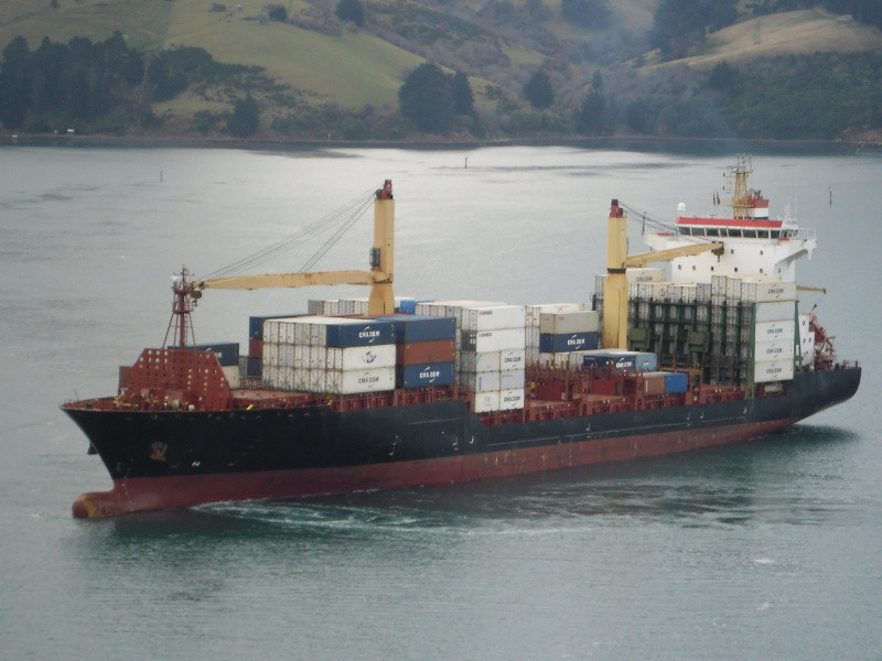 出售06年文冲船厂造23600吨集装箱船