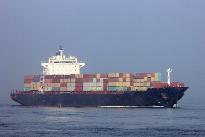 出售05年韩国造52786吨集装箱船