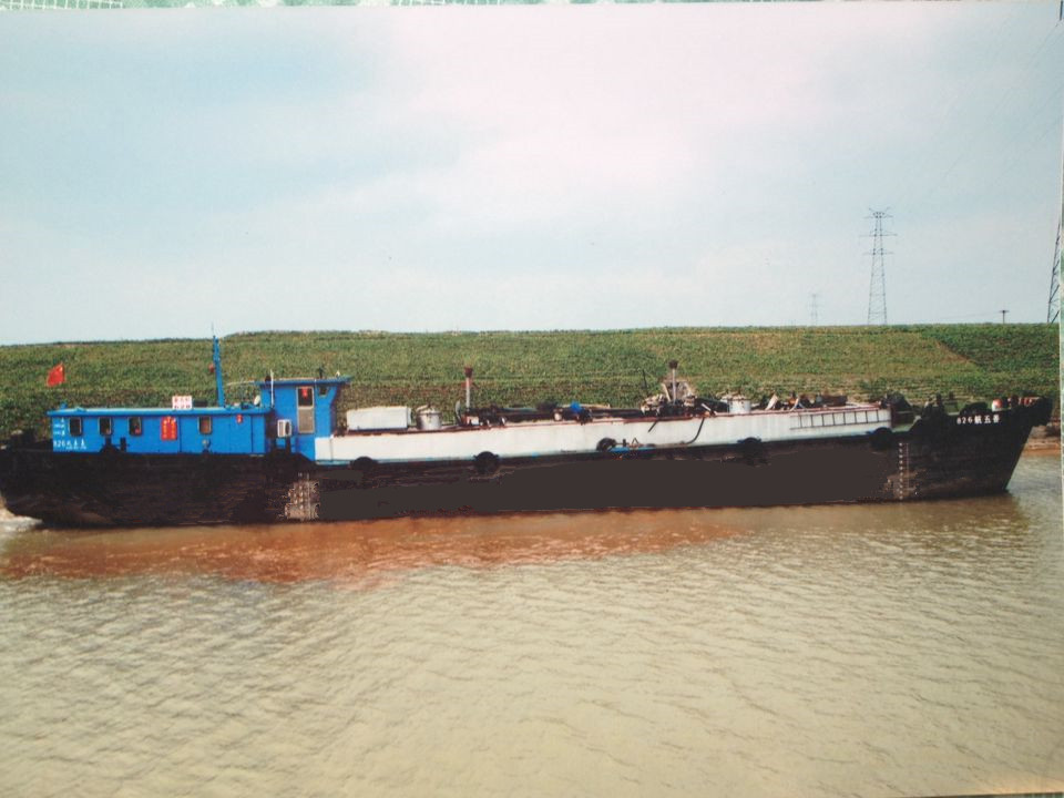 内河三级油船