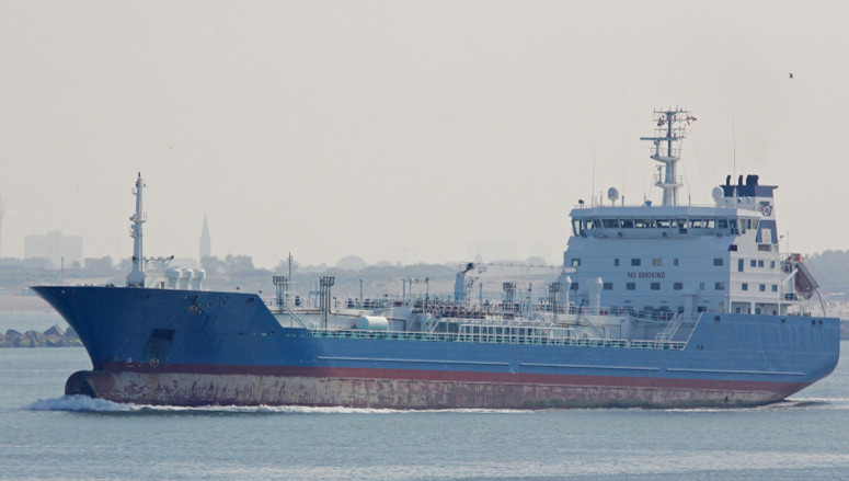 出售02年中国造18008吨油化船