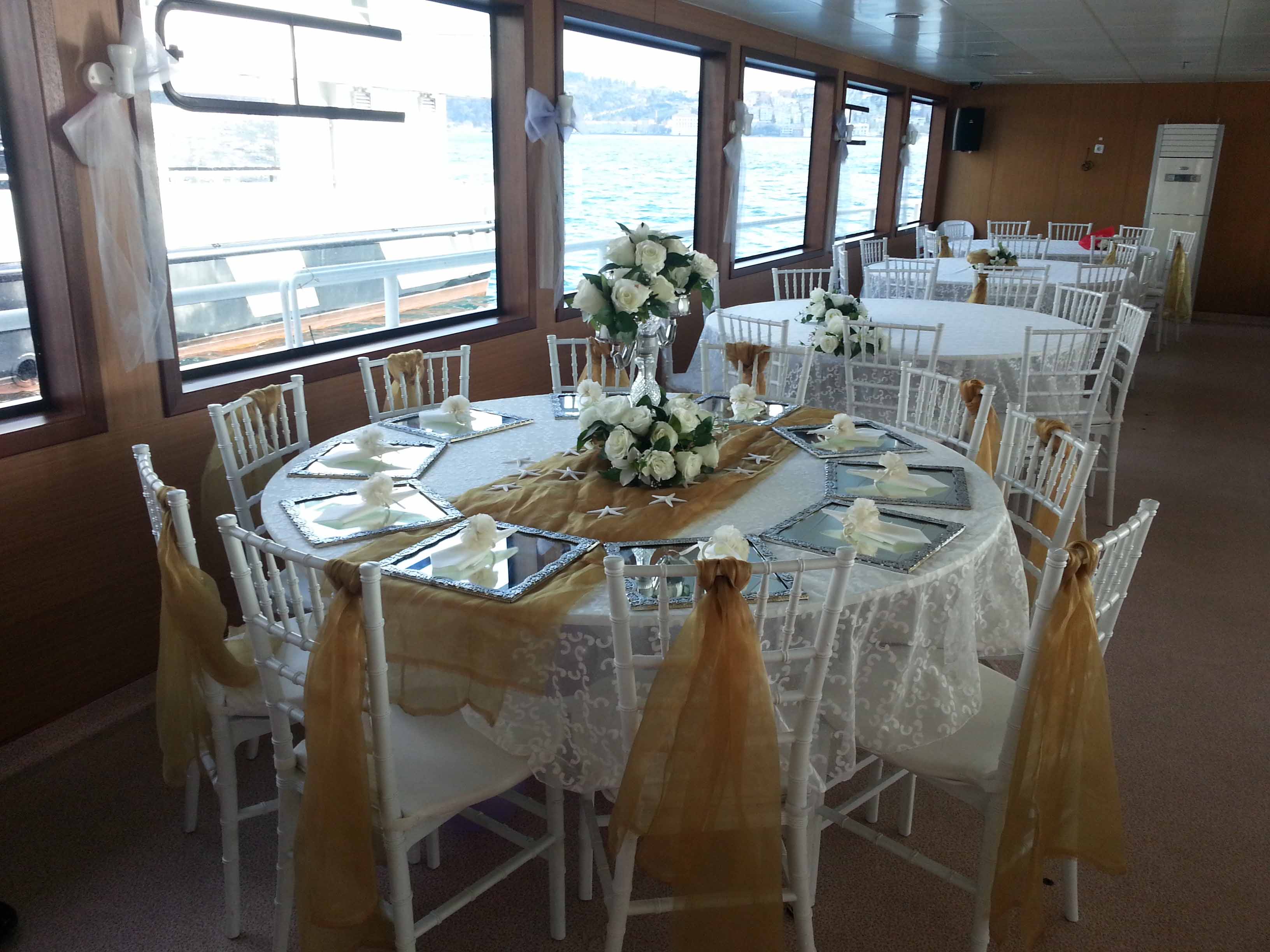 出售12年土耳其造1200客位观光餐饮船