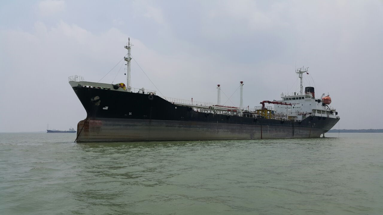 出售89年日本造5507吨加油船 
