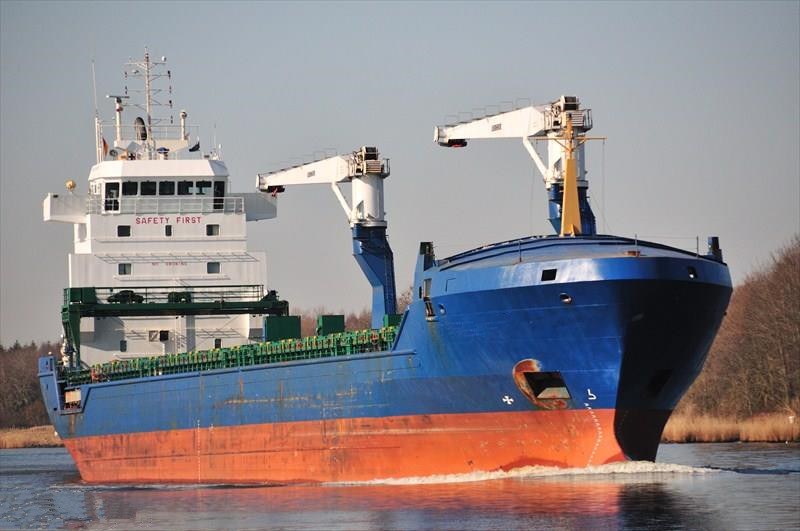 出售02年荷兰造10497吨多用途货船
