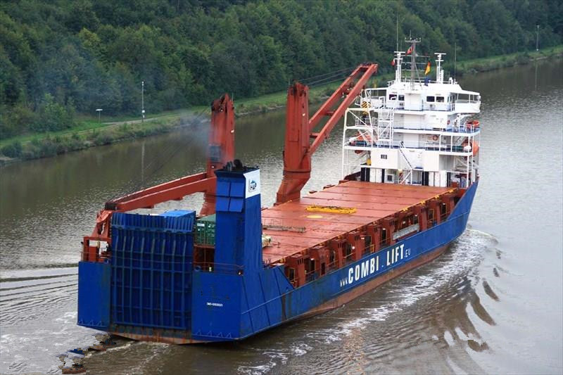 出售99年土耳其造5795吨重吊滚装货船