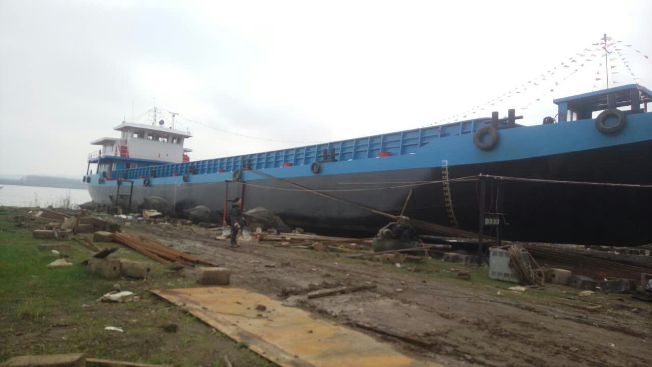 船东出售新造66米甲板机驳一条！