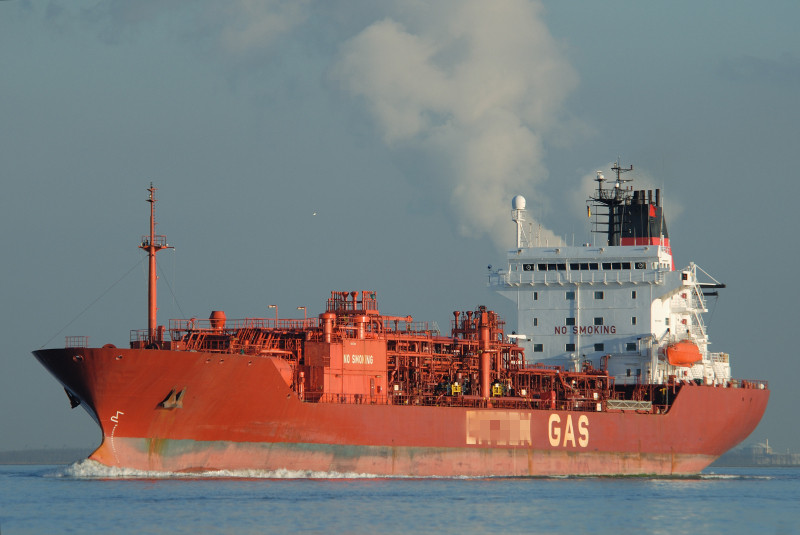 出售89年德国造10000吨LPG兼化学品船