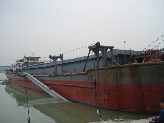 出售1900方11年广东造内河自吸自卸砂船，430万