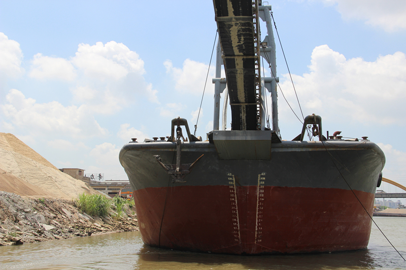 出售12年3000吨内河自卸船，石仔船，皮带船，自卸砂船