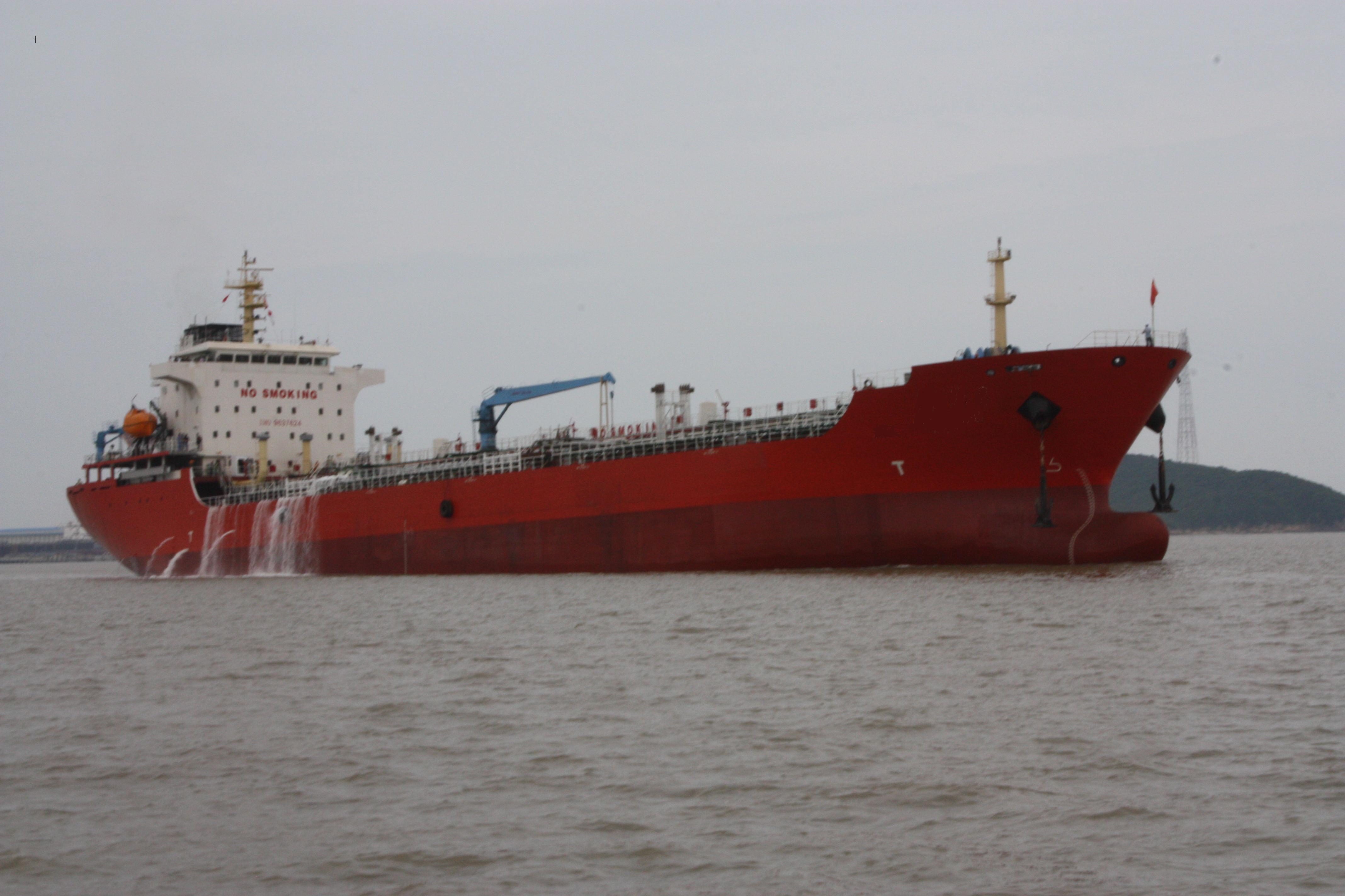 出售13000吨不锈钢油化船