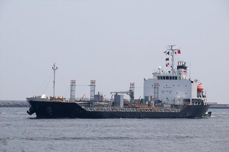 出售02年日本造8558吨不锈钢化学品船