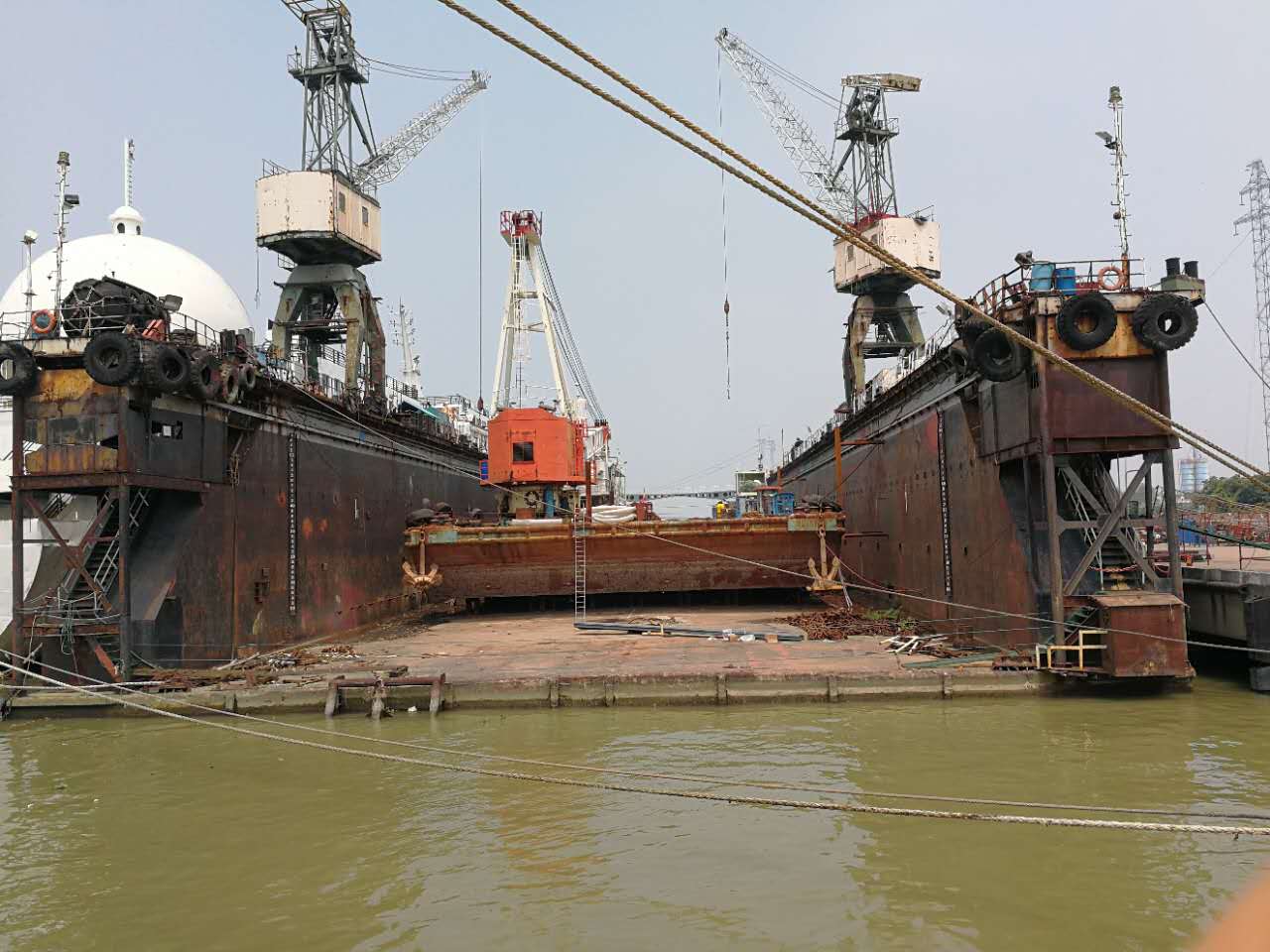 155米74年苏联造CCS浮船坞（“友联浮坞4号”）