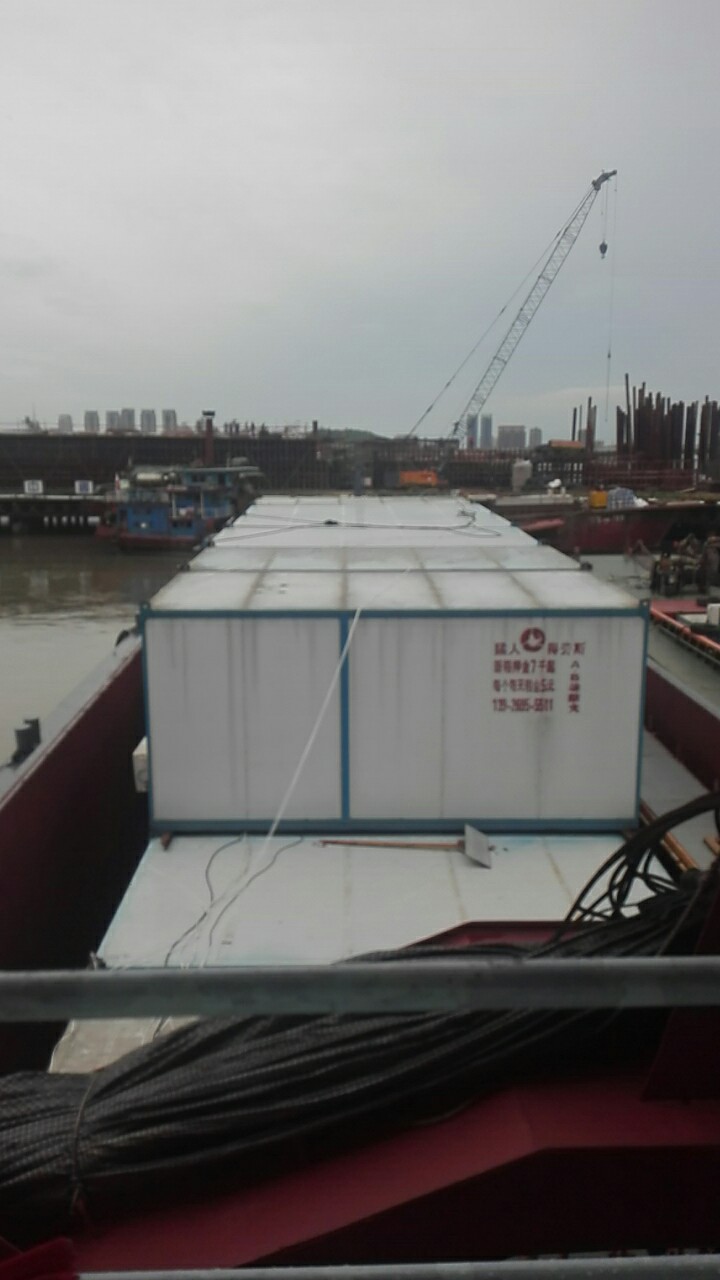 广东内河船，1100吨。适合运散货。适合在船放吊车做工程。适合定位。适合运管桩。