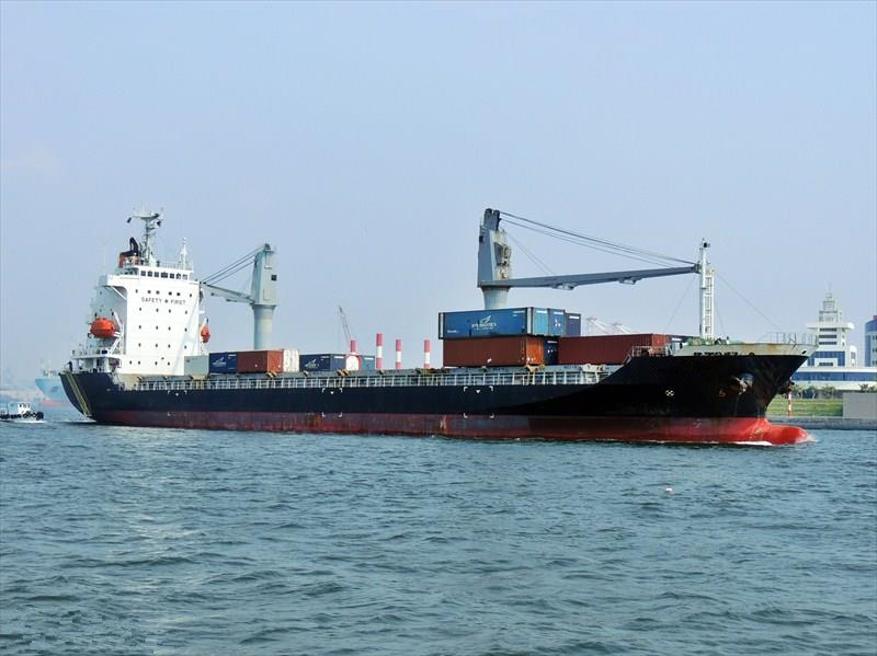 出售1997年日本造8911吨带吊集装箱船