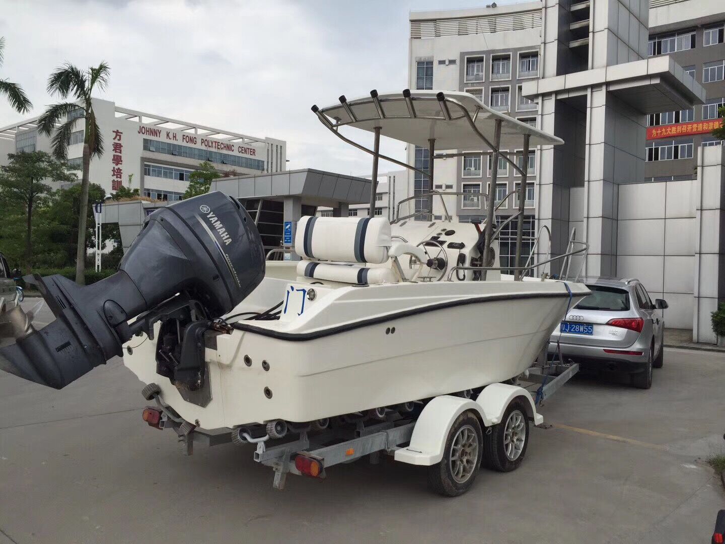 出售21尺荷兰专业钓鱼艇一条，手续齐全，必须过户！