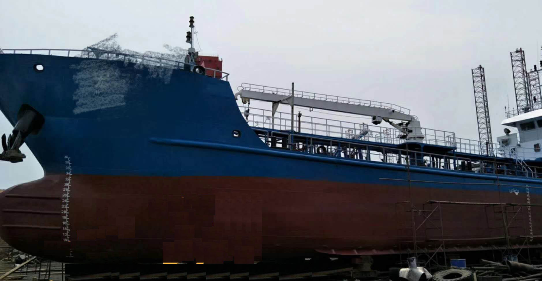 出售2013年底836吨近海油船