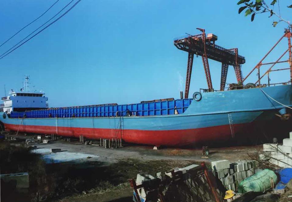 低价急售2009年造2600吨沿海自航驳船