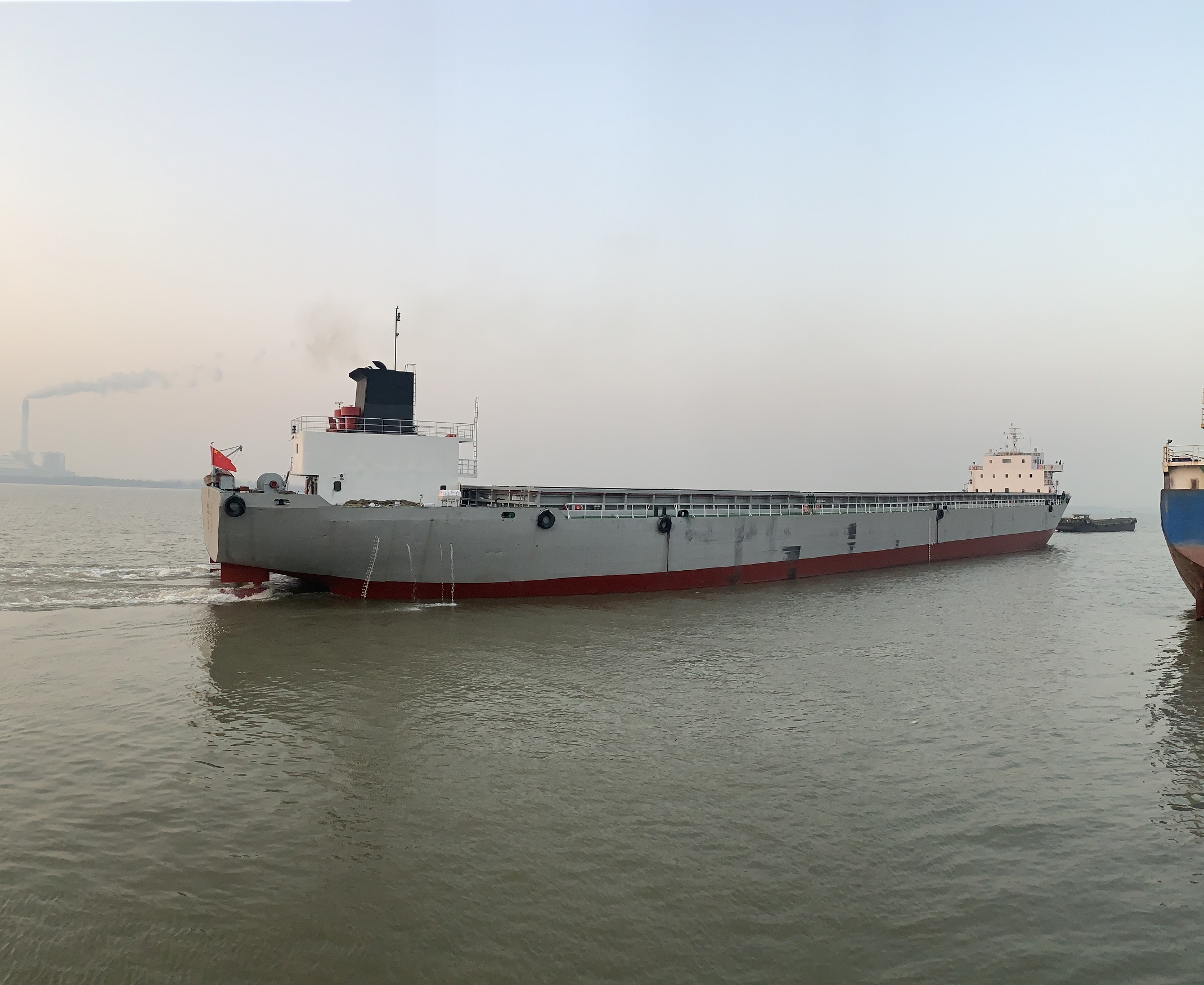 2016年7336吨/702标箱集装箱船