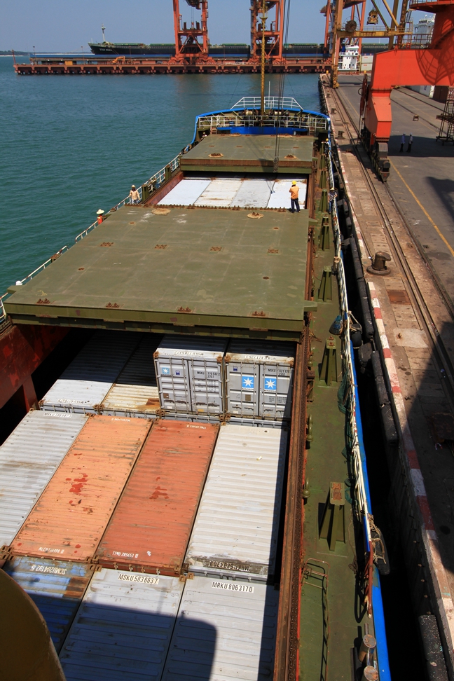 转让3000吨集装箱船