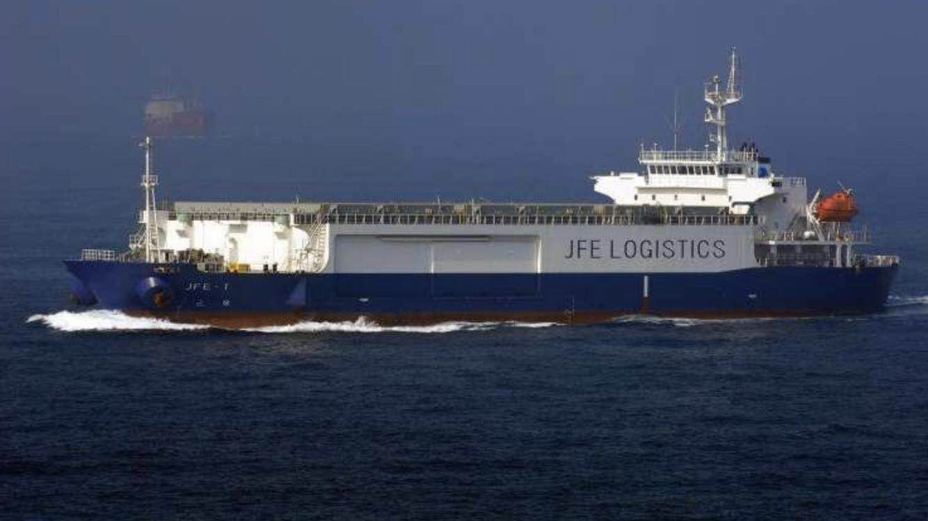 出售04年日本造8898载重吨甲板货船
