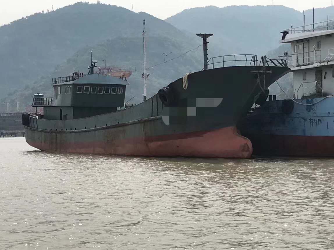 出售700吨渔船型油船