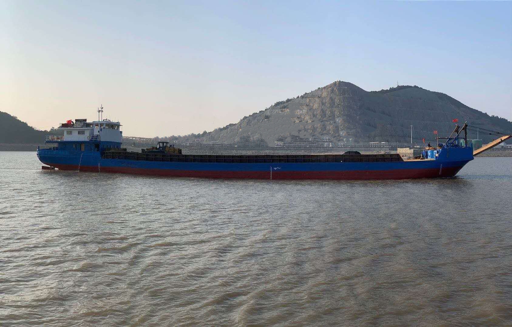 售2013年江苏造实载2100吨甲板驳