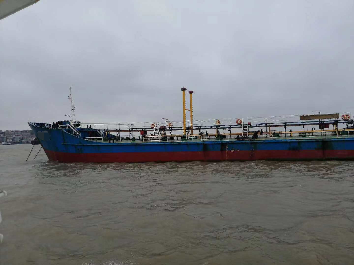 出售2002年造2020吨双底单壳近海油船