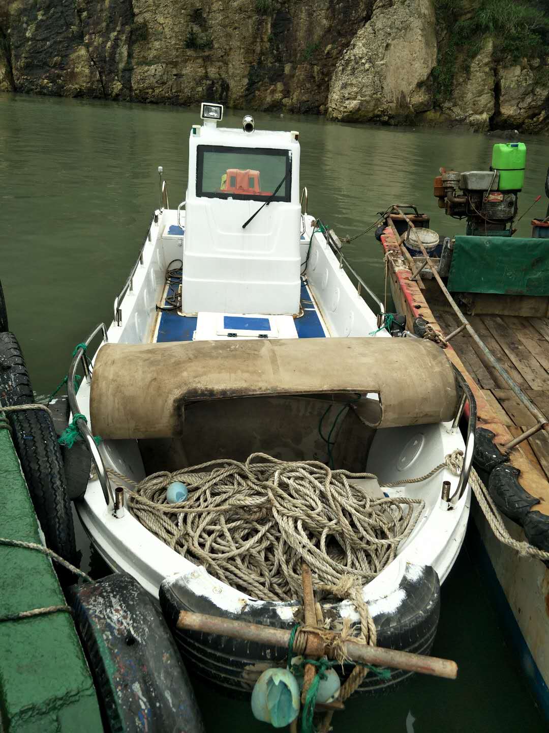 售：2018年沿海7米无证玻璃钢钓鱼艇