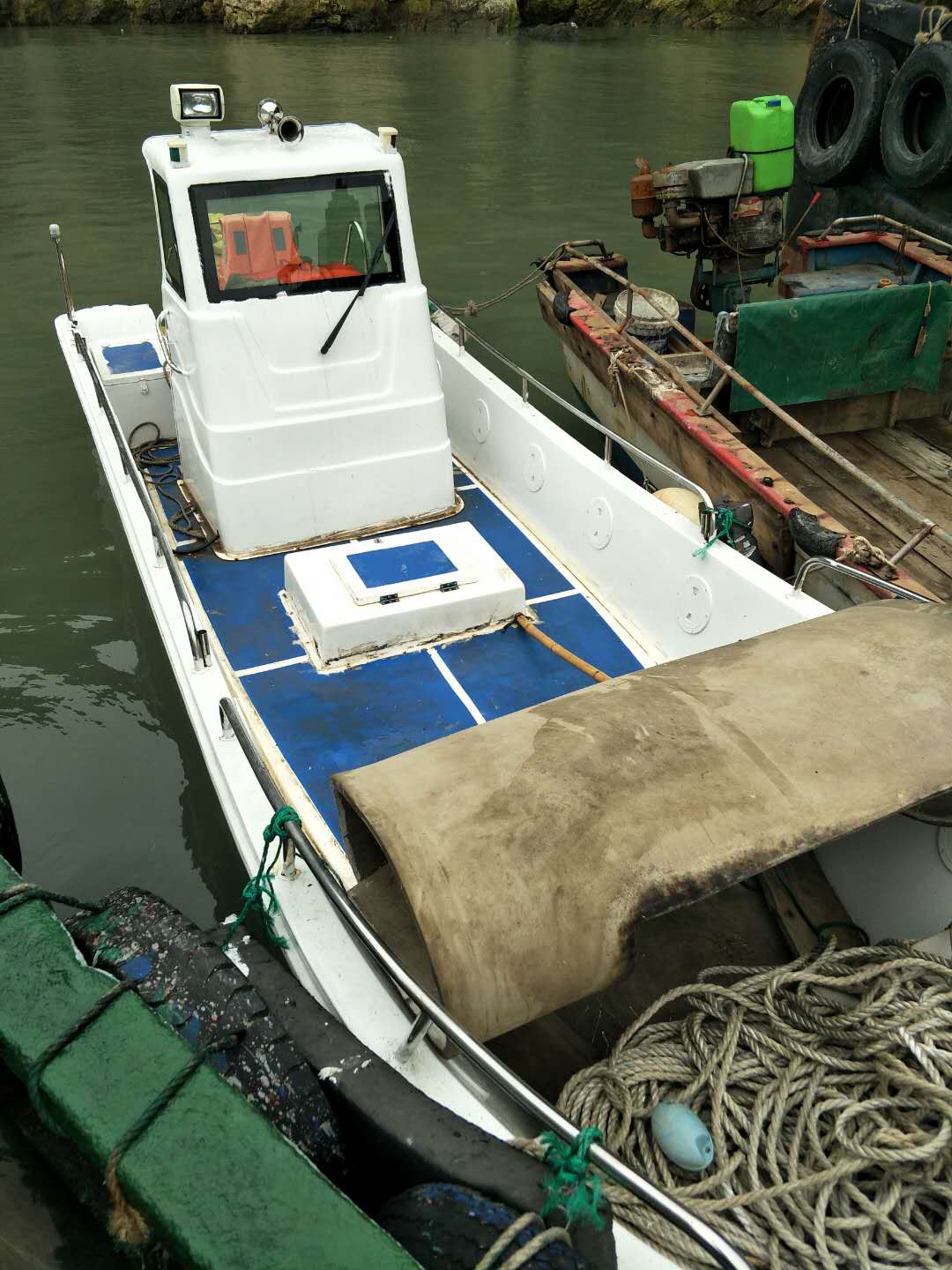 售：2018年沿海7米无证玻璃钢钓鱼艇