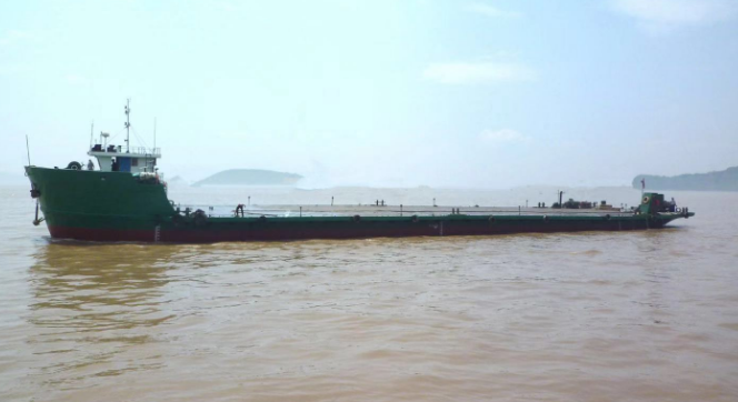 售2011年700吨前驾驶驳船
