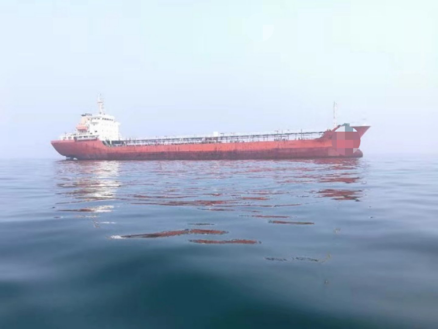 售8900吨油船