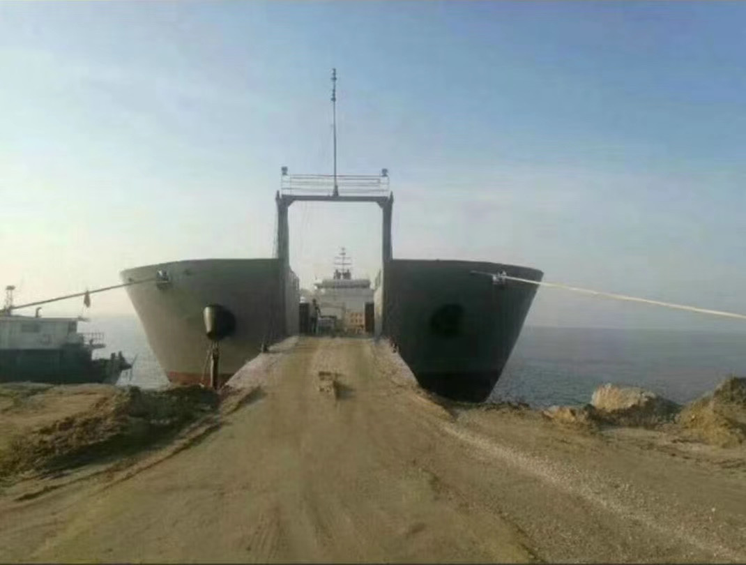 售7500吨甲板驳船