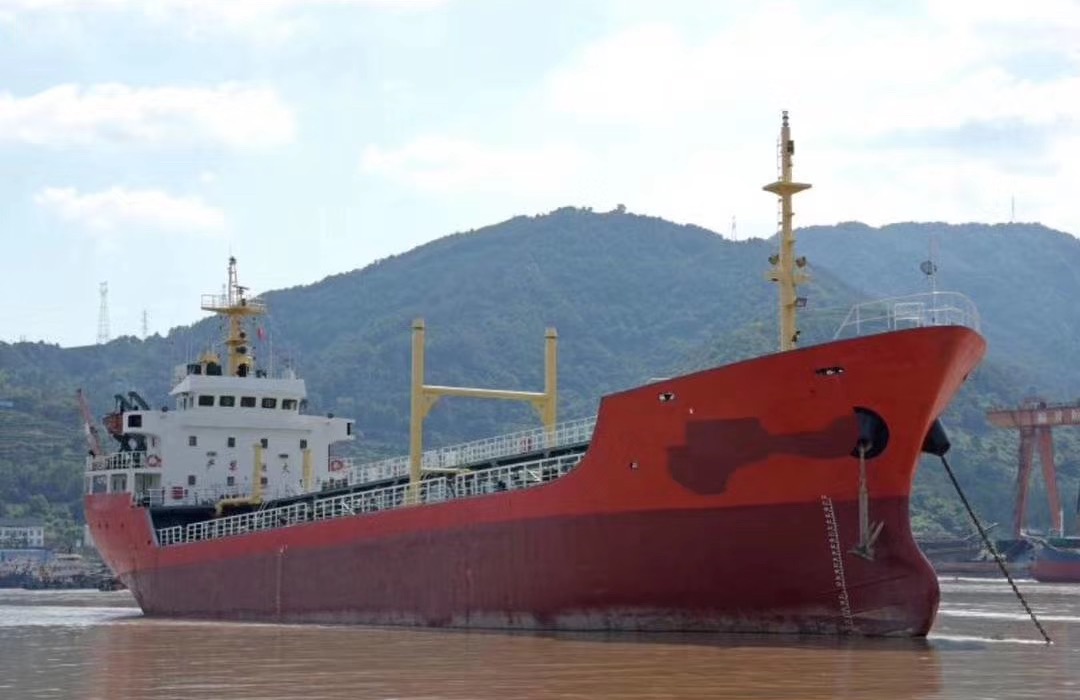 出售1000吨双壳油船