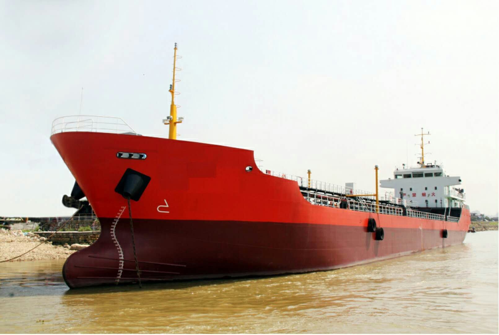 售:4300吨A3航区双底双壳带加温带特涂带侧推带吊机一级油船。