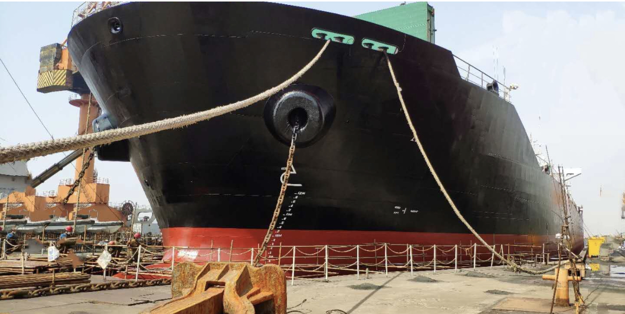 售10000吨新造甲板驳船