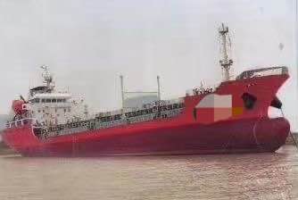 出售4200吨油船2013年建造