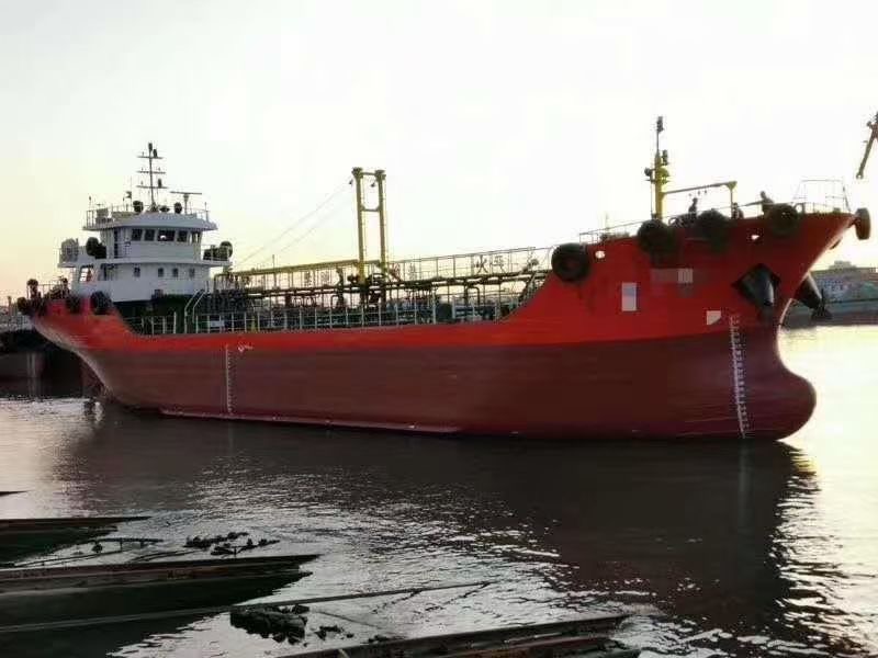 出售1000吨加油船