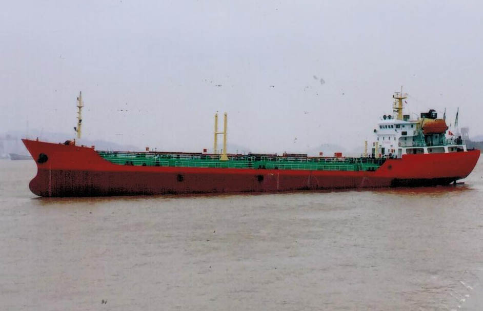 出售2005年造3400吨近海一级双壳油船