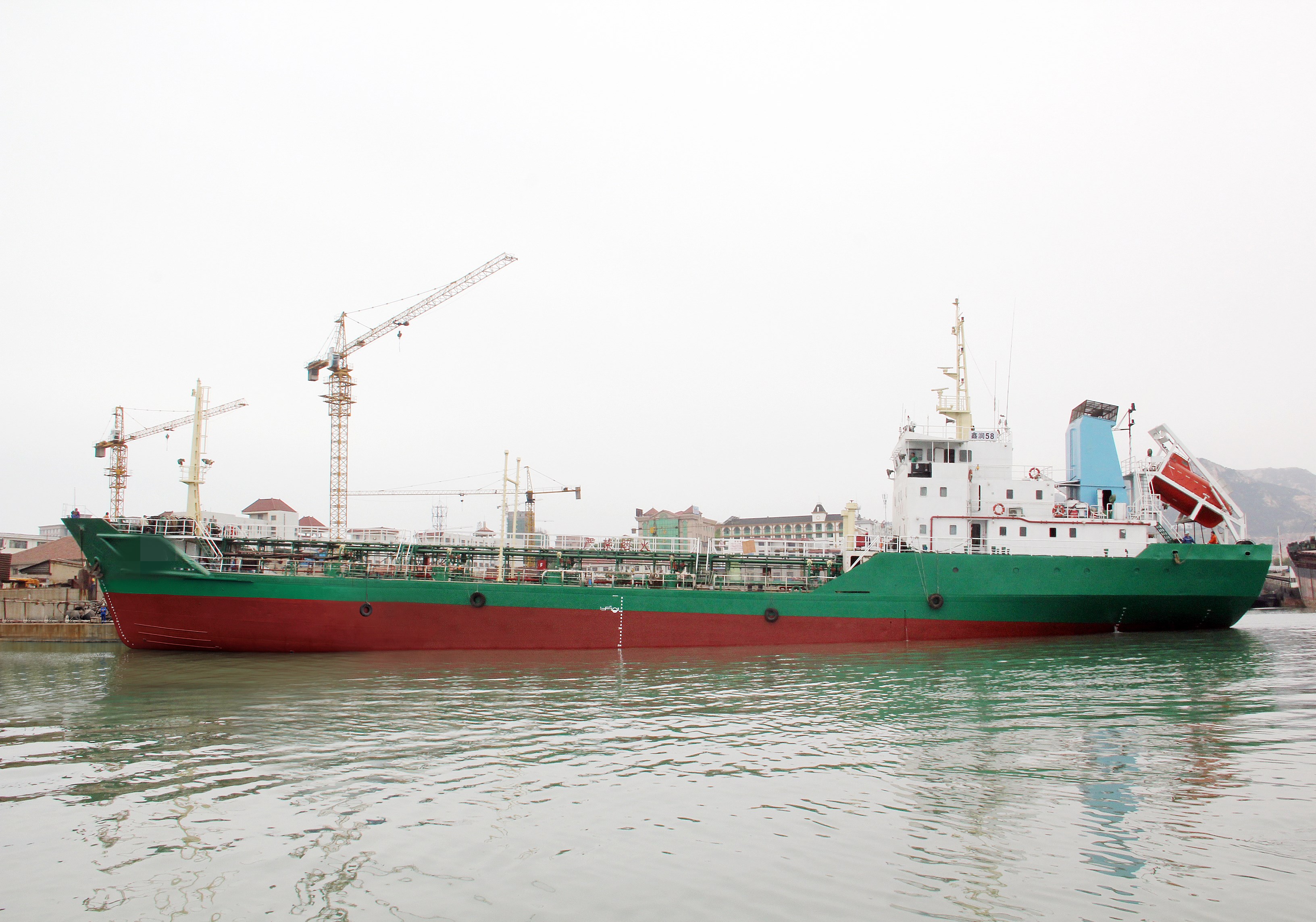 出售1400吨油船