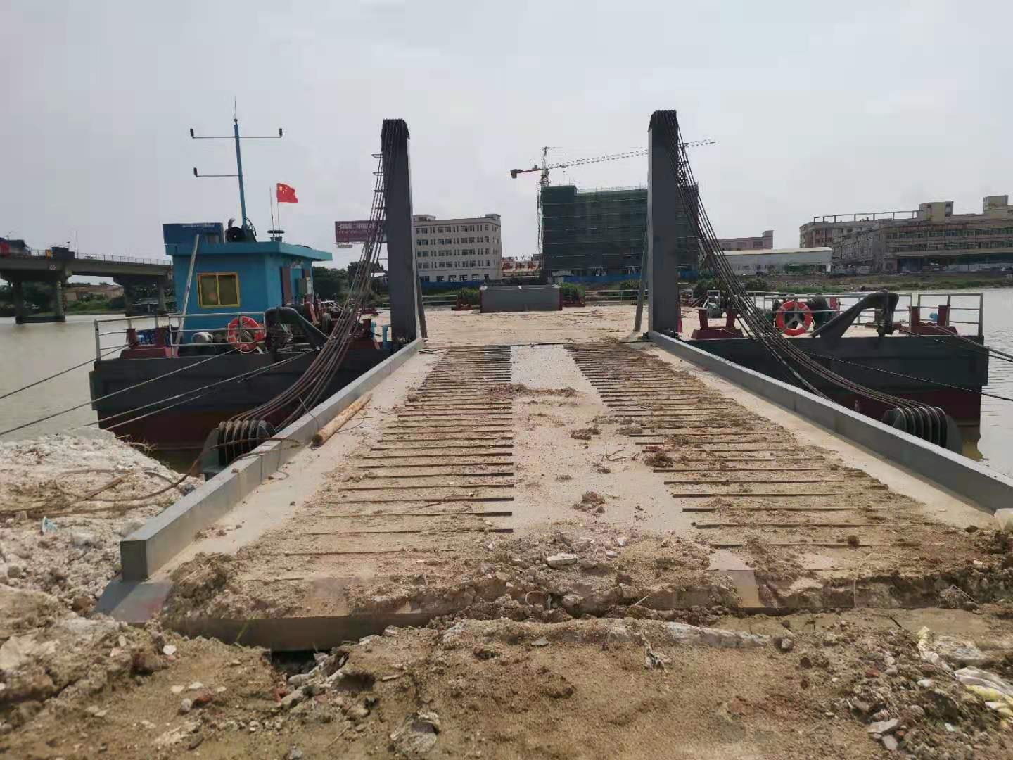 华源土方趸船有限公司