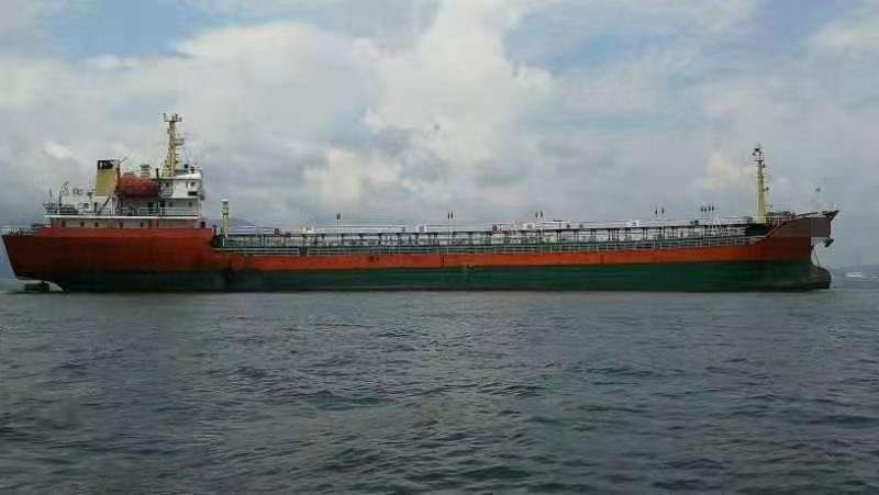 出售7000吨油船
