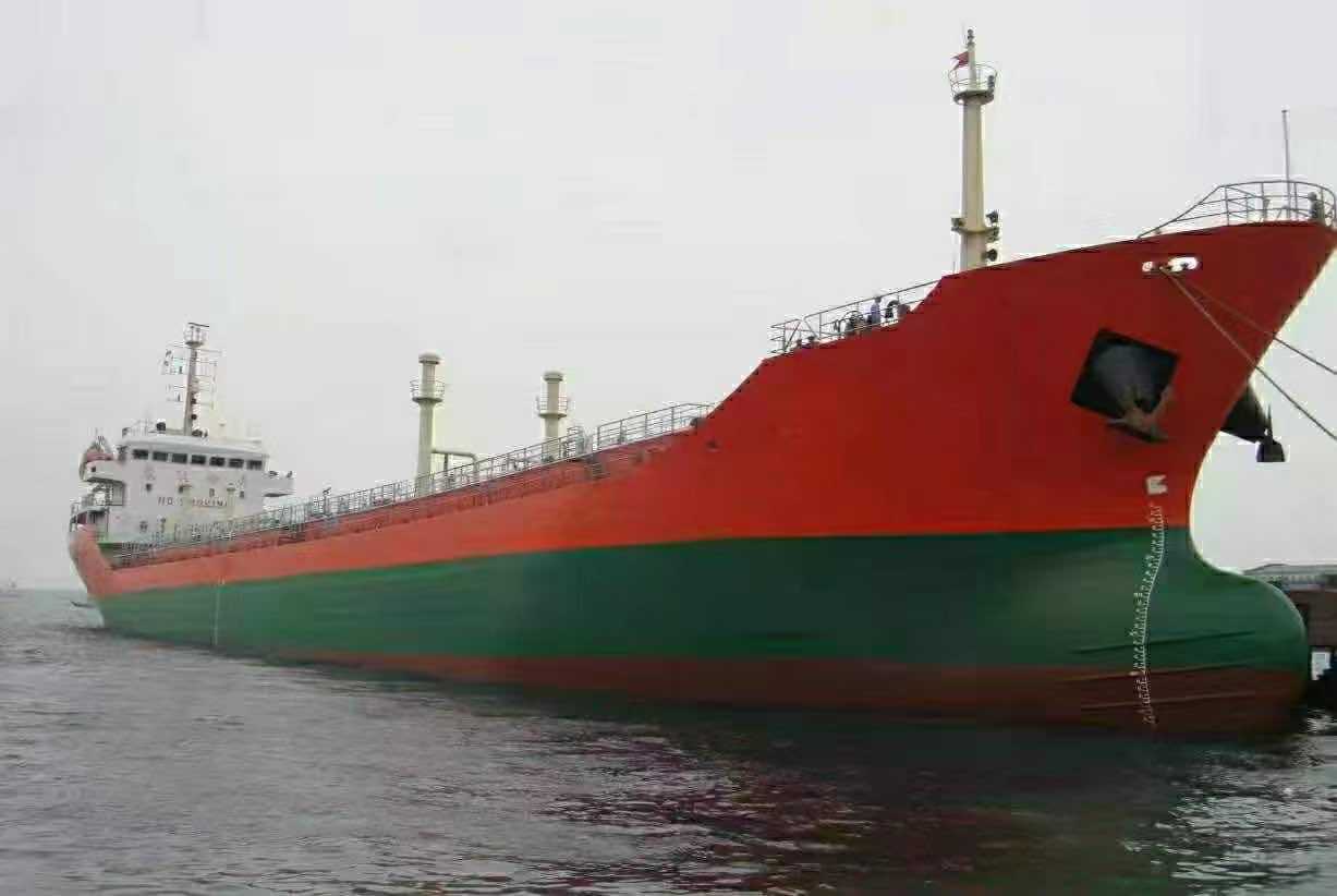 出售8800吨油船