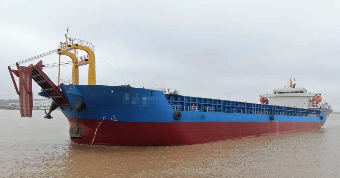 出售8200吨甲板驳船