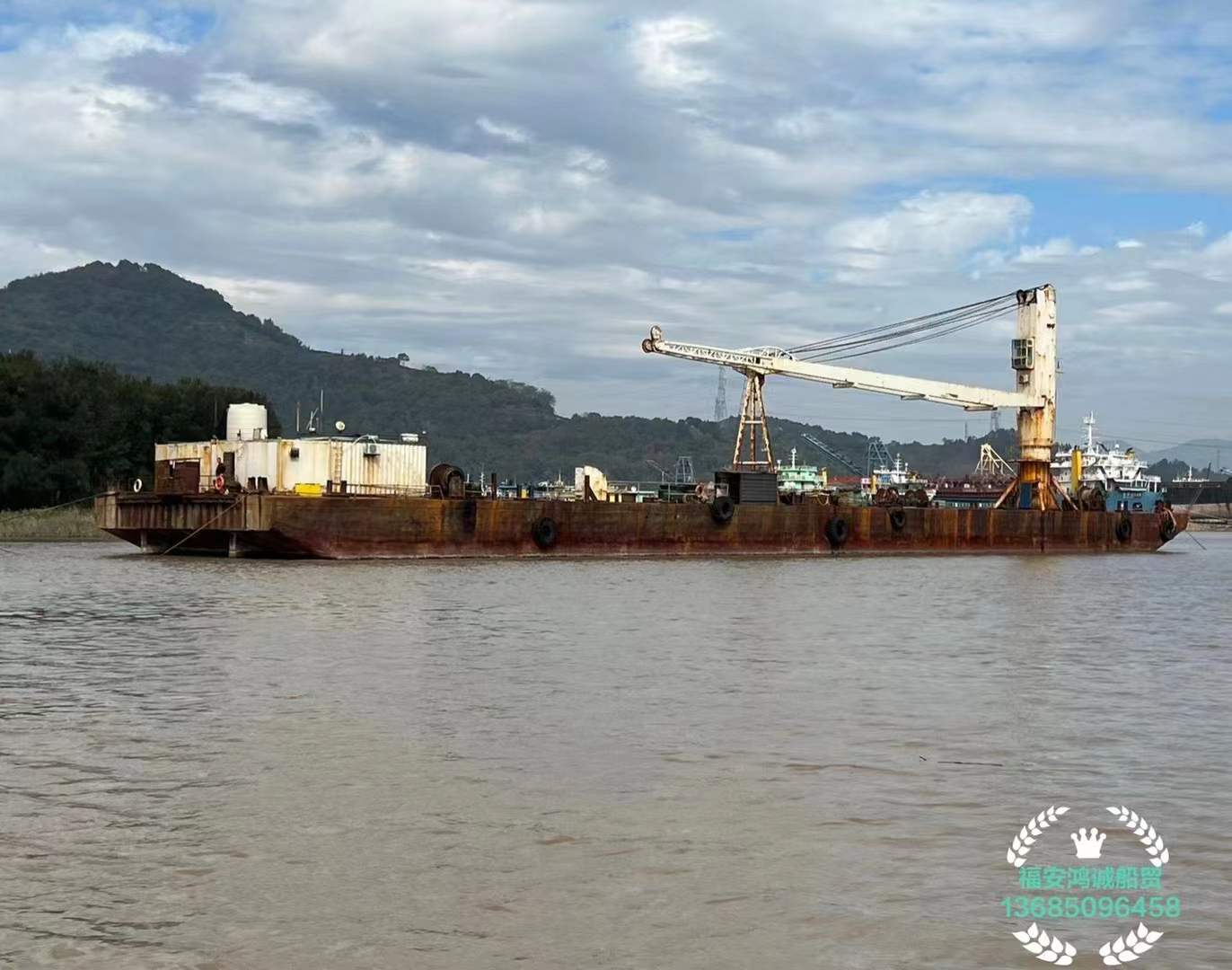 出售沿海3000吨无动力甲板货驳： 2010年3月江苏靖江建造/