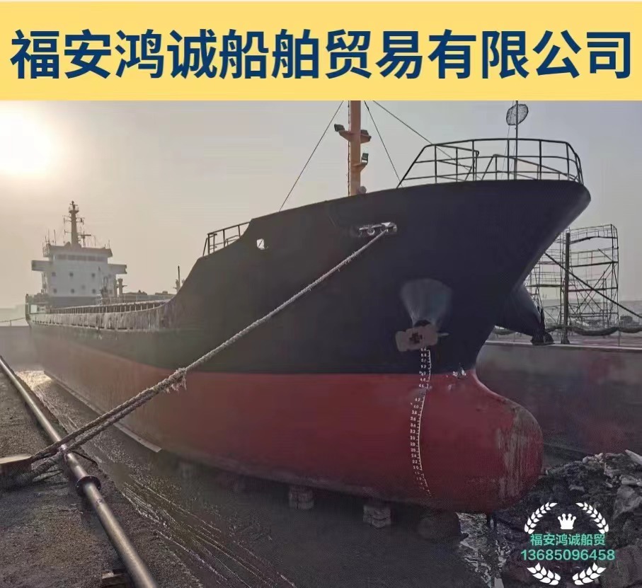 出售3300吨散货船： 建造地址：浙江台州 建造年份：2005年10月