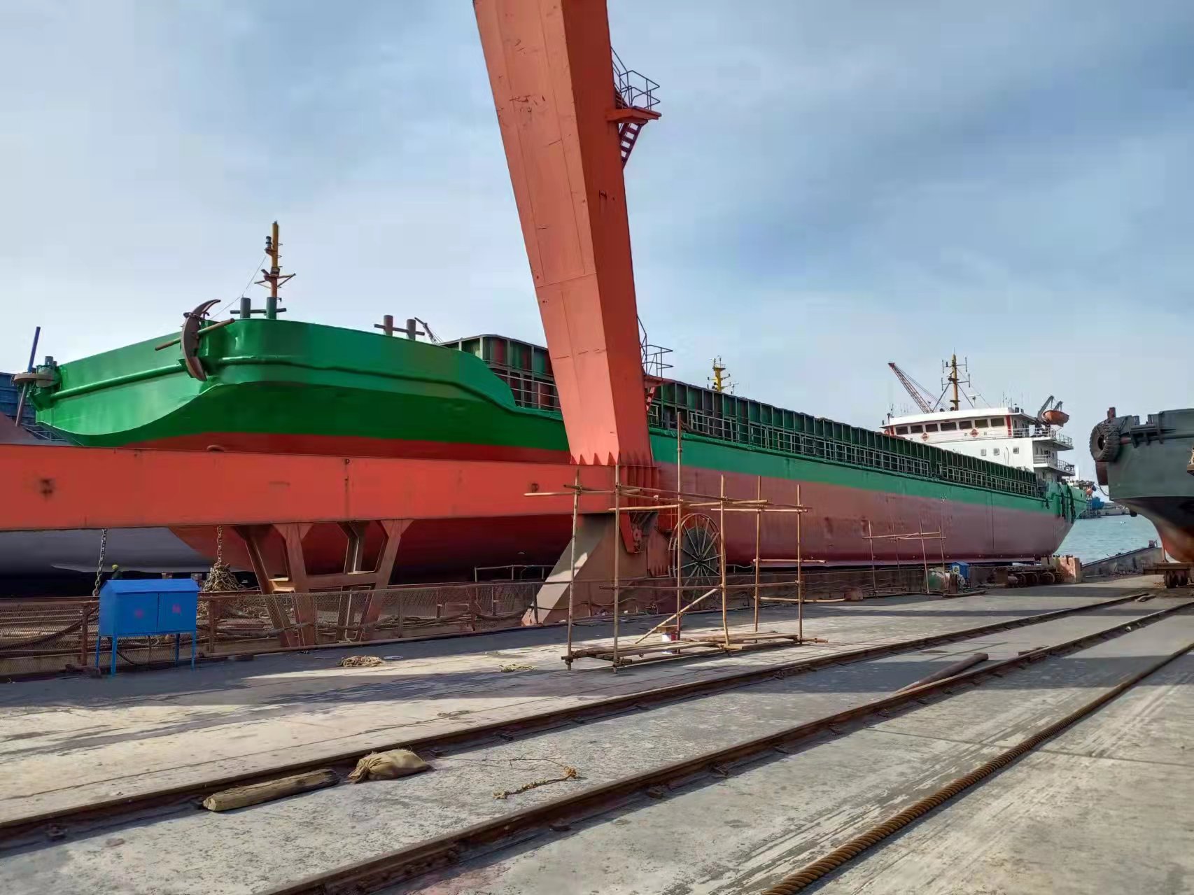 售2010年5000吨沿海甲板驳船