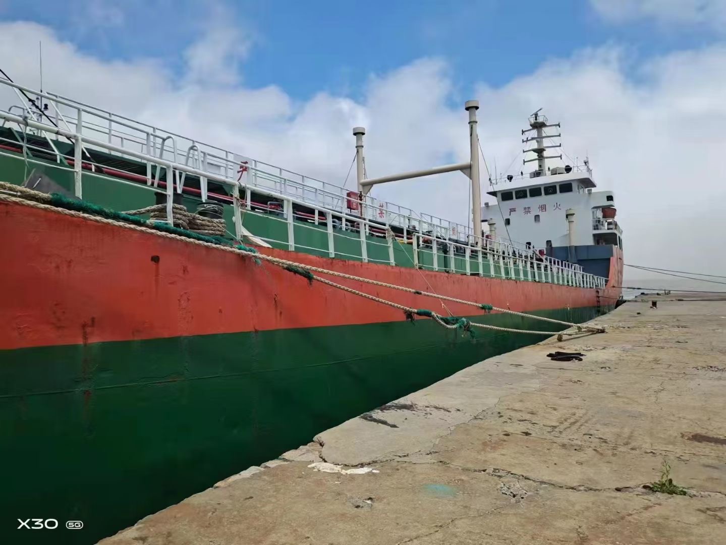 出售8000吨新造油船