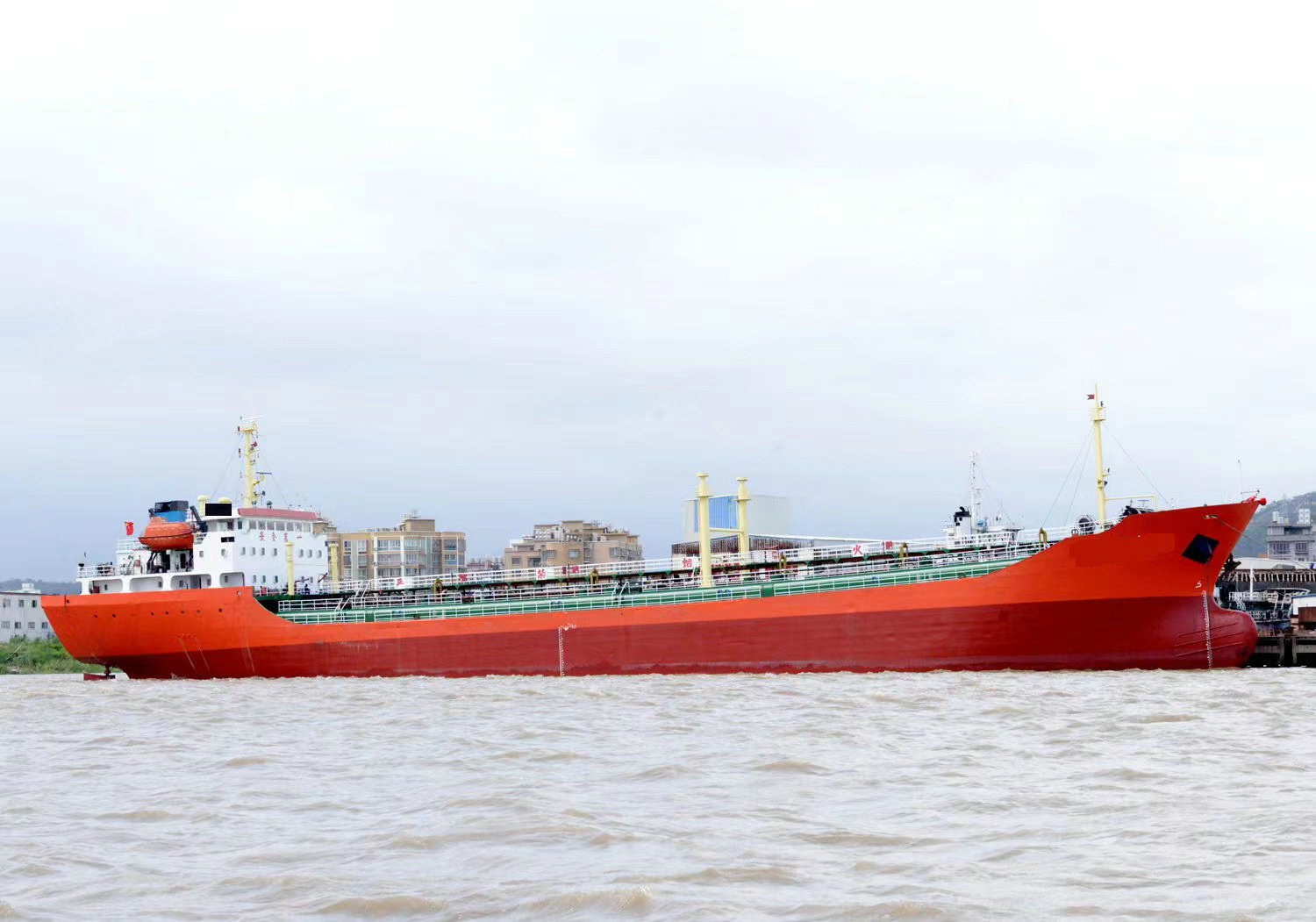 售;2004年近海6600吨一级油船
