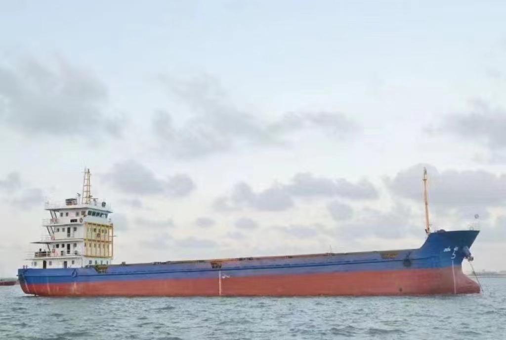 出售载货量3000吨集装箱船 2006年建造